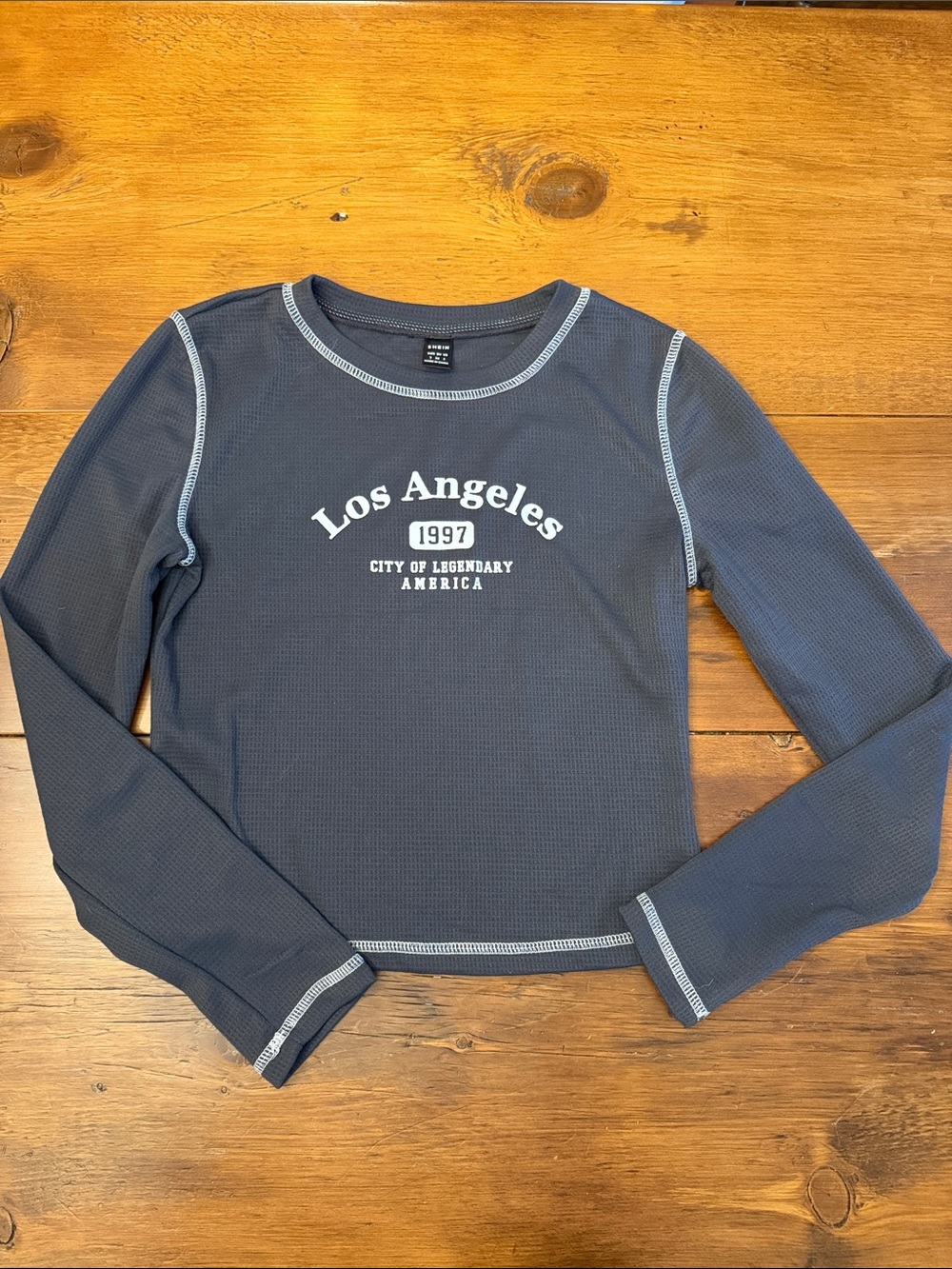 SHEIN Navy Long-Sleeve 'Los Angeles' Graphic Crop Top